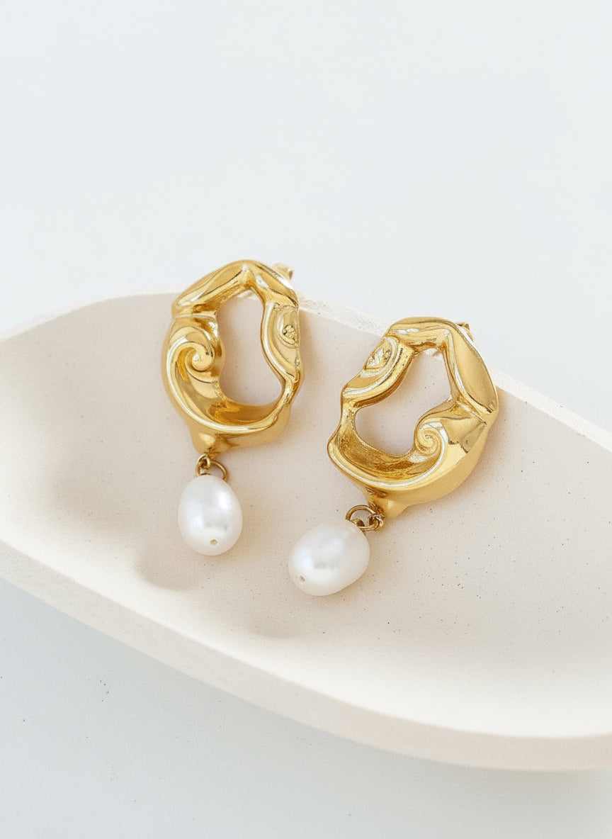 Flânerie - Nerissa Abstract Pearl Earring